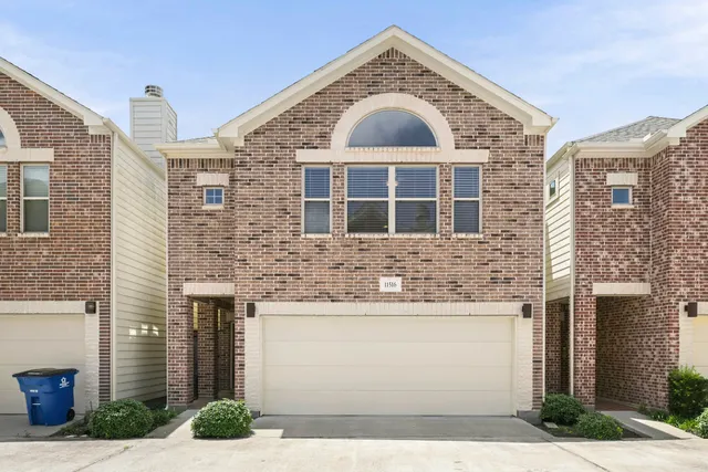 Cheap Contemporary Main Plaza Real Estate