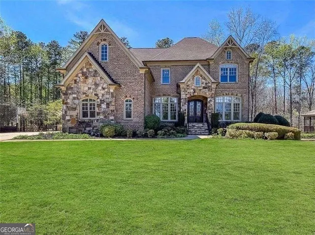 Expensive Estates at Hedgerose Real Estate