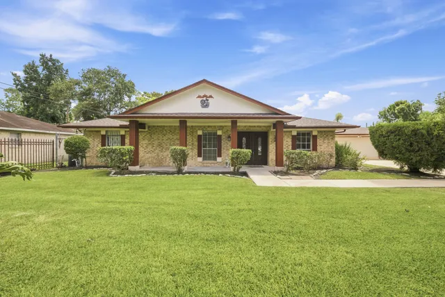 Cheap Magnolia Gardens Real Estate