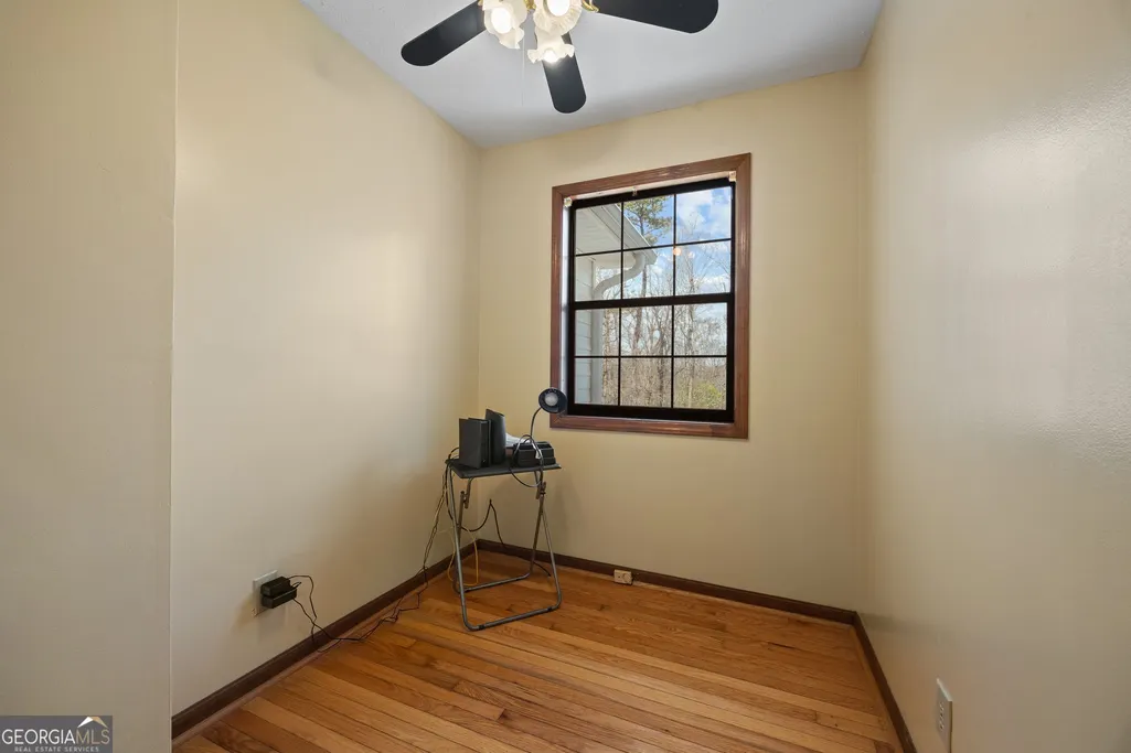 Listing Thumbnail Image 16