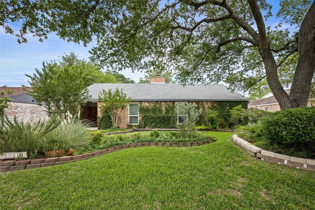 Popular Briar Lake Real Estate