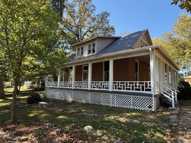 Popular Mammoth Spring Real Estate