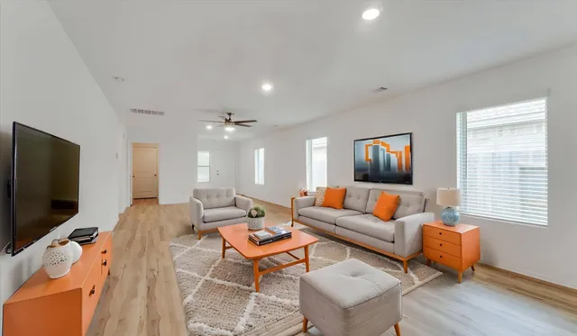 Popular WINWARD 40' Real Estate