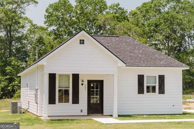 Popular Pine Wood Heights Real Estate