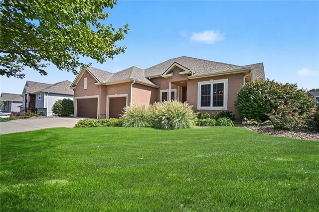 Expensive Theno Estates Real Estate