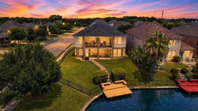 Popular Lake Shore Harbour Real Estate
