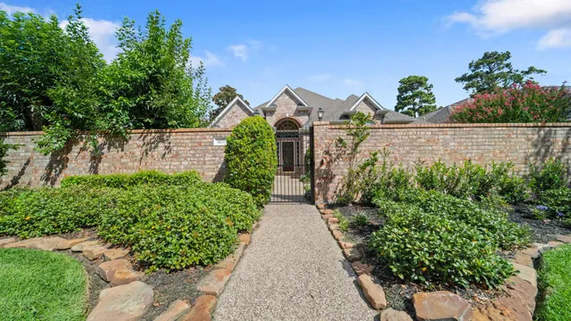 Popular Huntwick Parc Real Estate