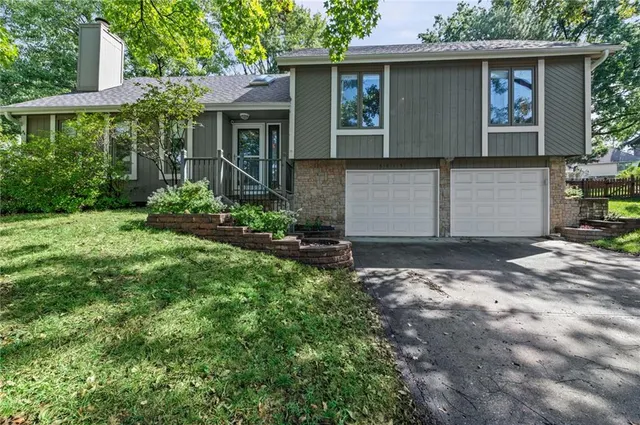 Popular Greenwood Manor Real Estate