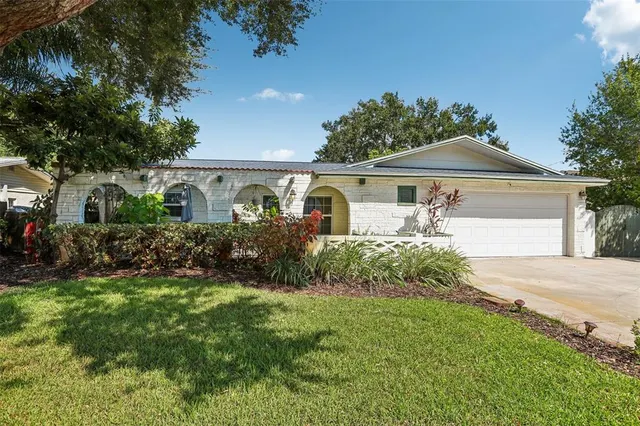 Expensive LAKE PEARL ESTATES Real Estate