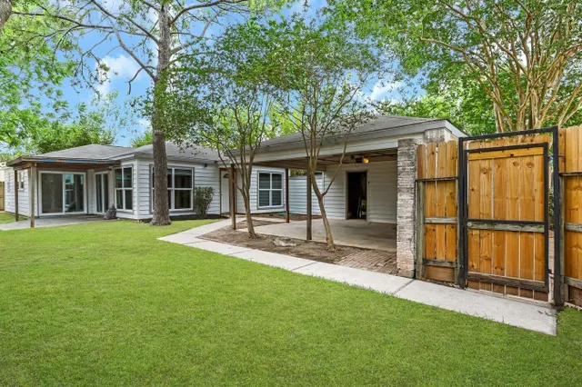 Popular 10 Willowbrook South Real Estate