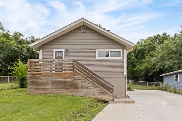Popular Combs Park Real Estate