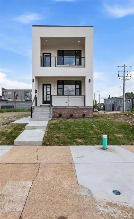 Popular Laclede Race Course-McRee City Real Estate