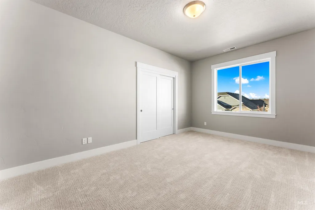 Listing Thumbnail Image 32