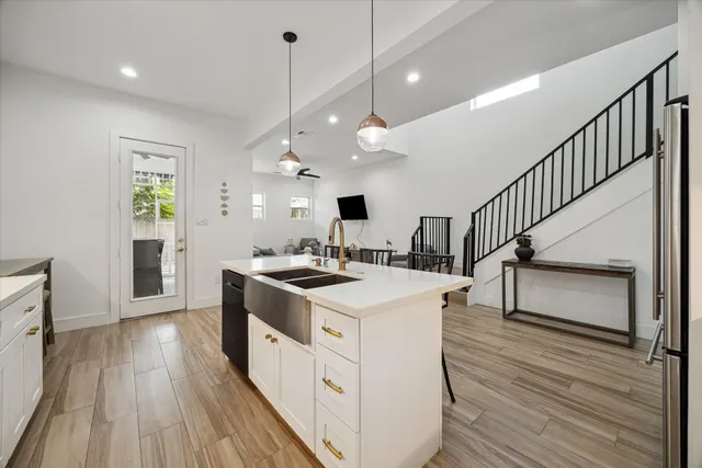 Popular Rosslyn Heights Real Estate
