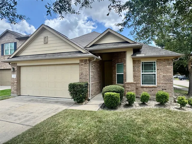 Popular Lakecrest Village Real Estate