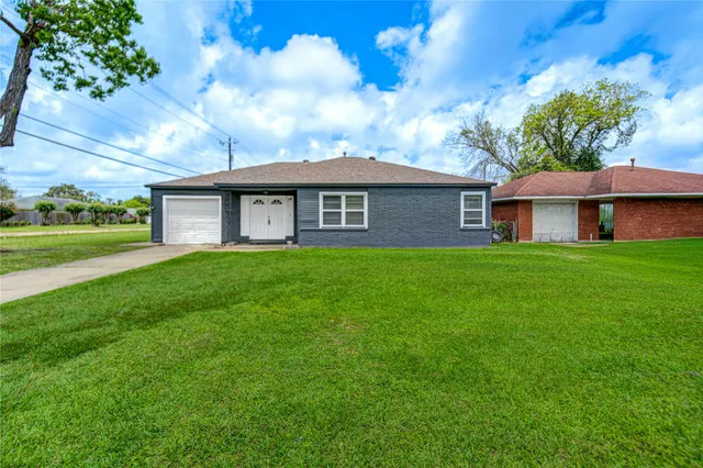 Popular South Acre Manor Real Estate