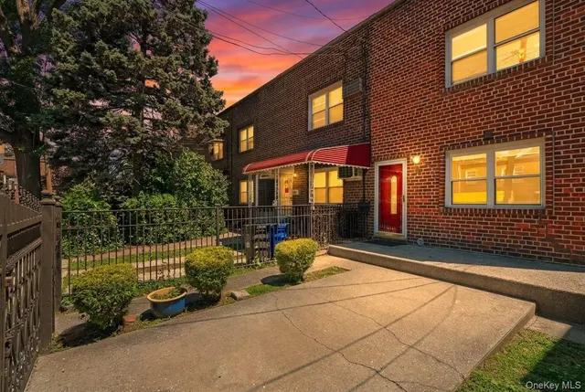 Popular Morris Park Real Estate