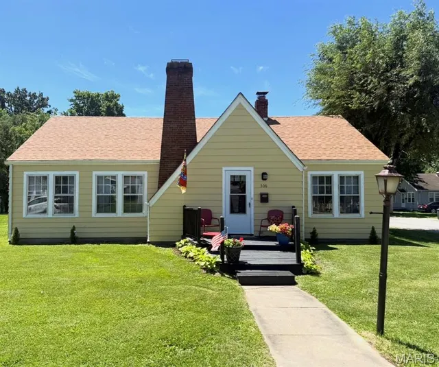 Popular Motleys Add Real Estate