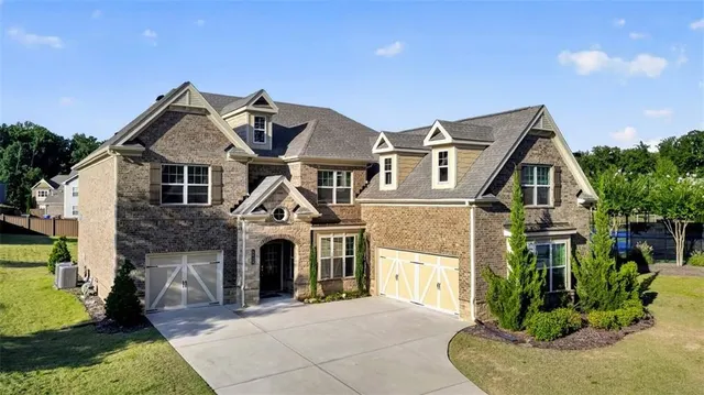 Popular Chatsworth Manor Real Estate