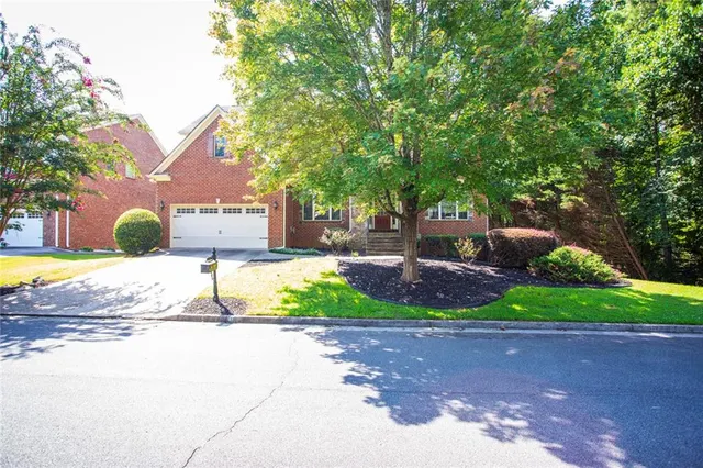 Popular EVERLEIGH ESTATES Real Estate