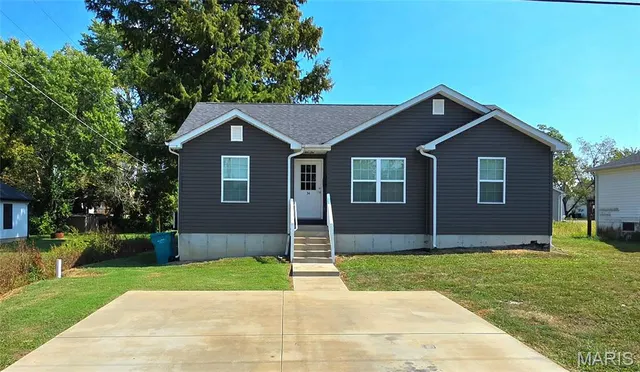 Popular Lake View Real Estate