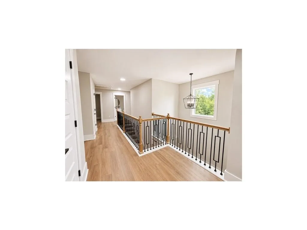 Listing Thumbnail Image 9