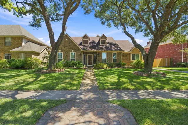 Popular Kelliwood Terrace Real Estate