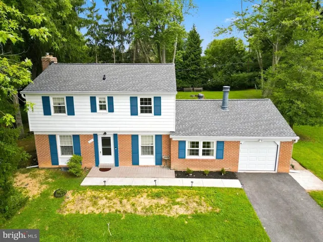 Popular Colonial Acres Real Estate