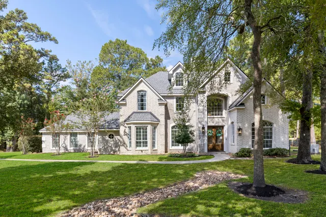 Expensive Lake Windcrest 05 Real Estate