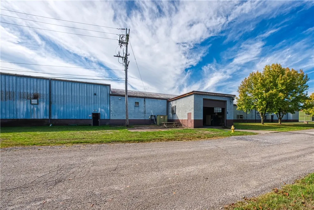 20 Matchette Rd, Clinton, PA 15026