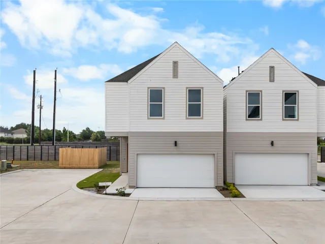 Popular Buffalo Way Villas Real Estate