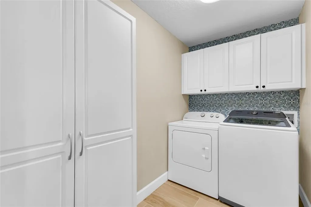 Listing Thumbnail Image 30