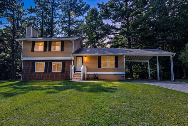 Popular Country Lane South Real Estate