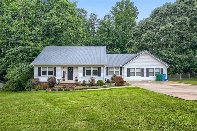 Popular Linrod Acres Real Estate