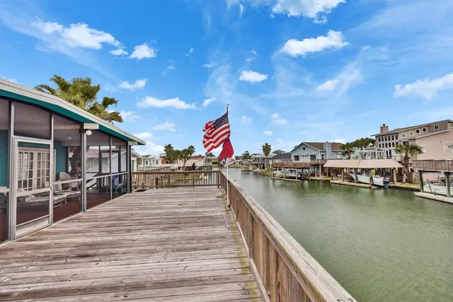 Popular Jamaica Beach 23 Real Estate