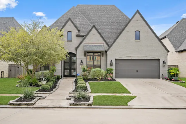Popular Sienna Sec 18 Real Estate
