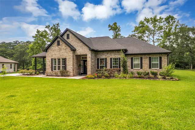 Popular Emerald Lakes Real Estate