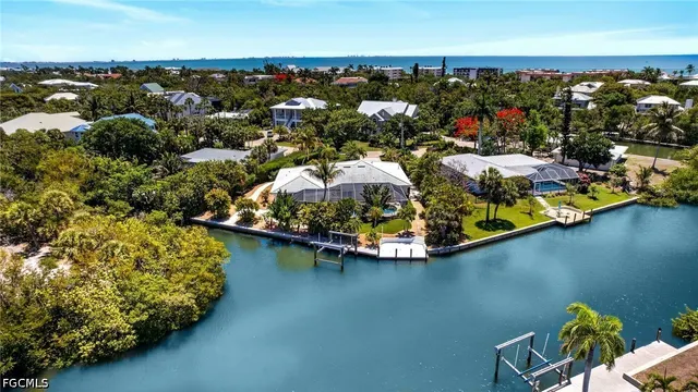 Popular SANIBEL ESTATES Real Estate
