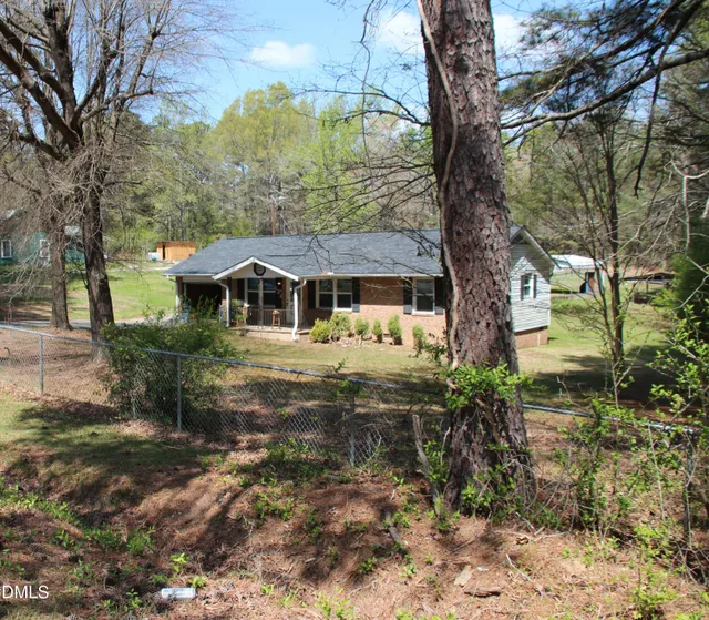 Popular Hamilton Woods Real Estate