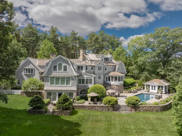 Popular North Hampton Real Estate