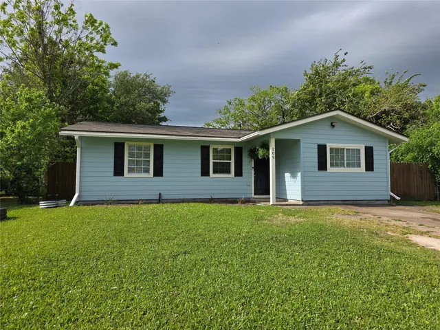 Popular Lee Place 2 Real Estate