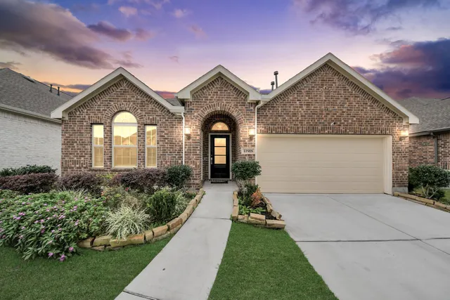 Popular Groves Sec 33 Real Estate