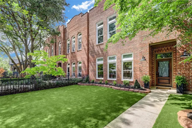 Popular Karina Heights Real Estate