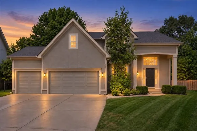 Popular Forest Glen Place Real Estate