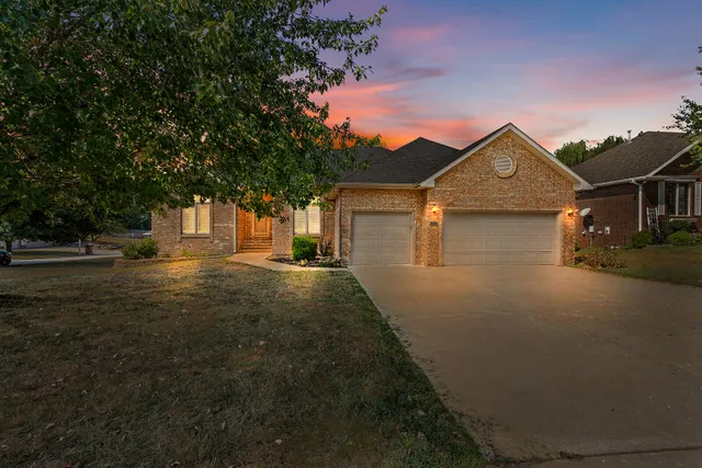 Popular Twin Oaks Place Real Estate