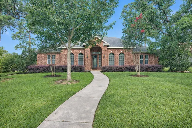 Popular Longmire On Lake Conroe Real Estate