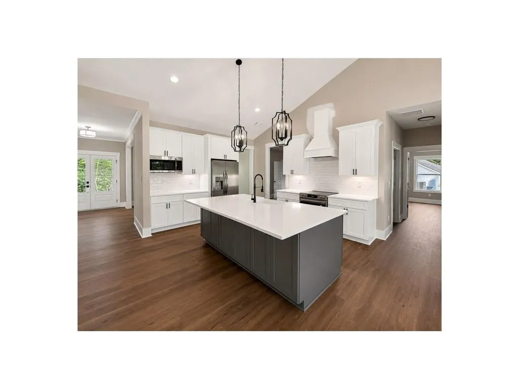 Listing Thumbnail Image 9