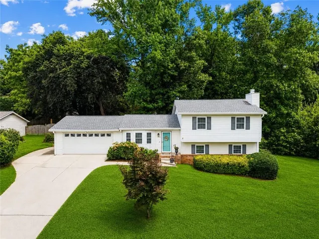 Popular Valencia North Real Estate