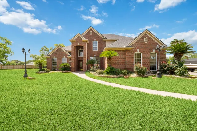Popular Emerald Manor Real Estate