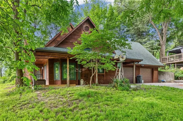 Popular Oak Park Hills Real Estate